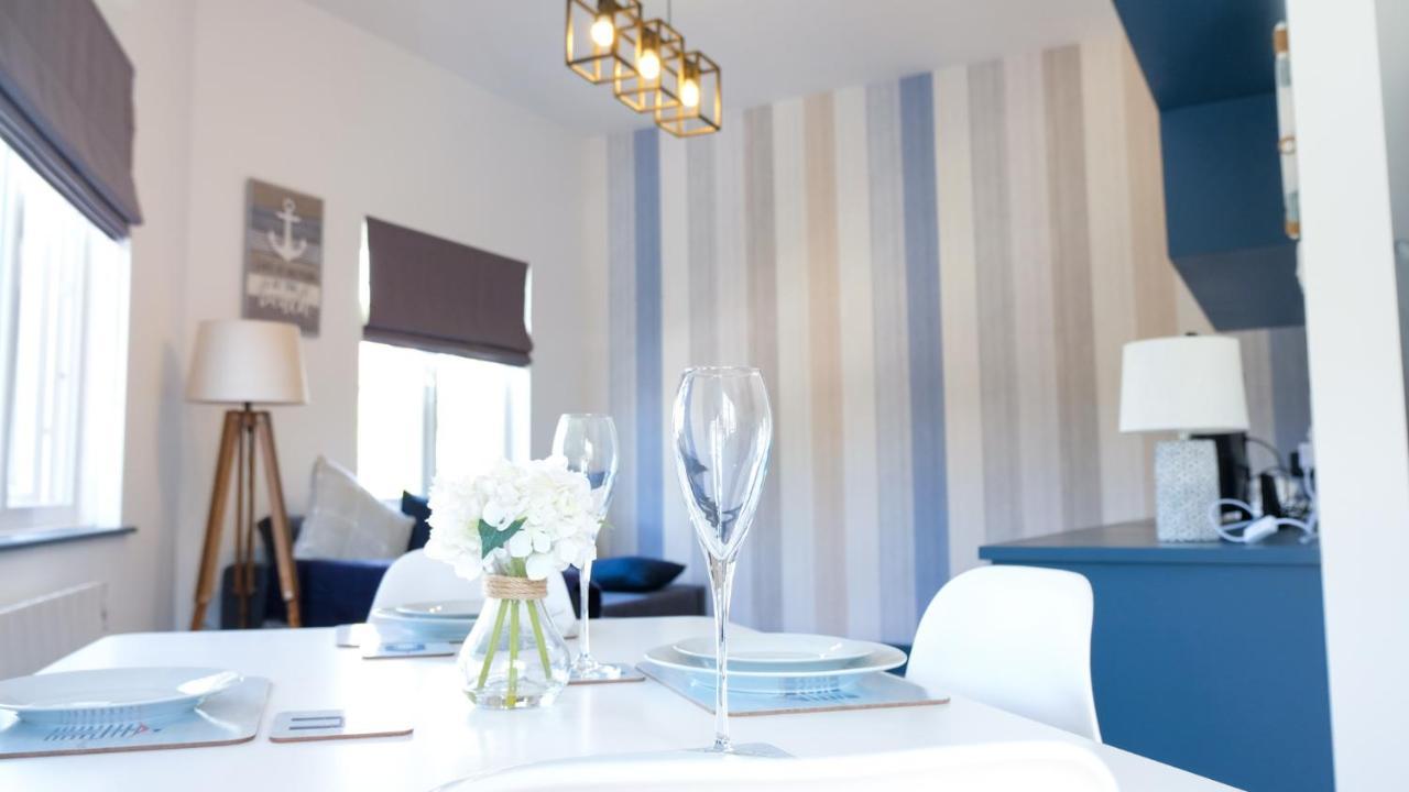 Intimate Entire Flat 9-Min Walk To Boscombe Beach 본머스 외부 사진