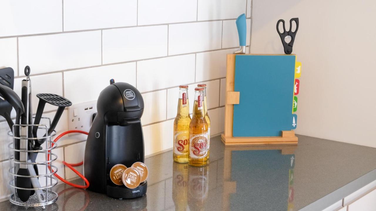 Intimate Entire Flat 9-Min Walk To Boscombe Beach 본머스 외부 사진